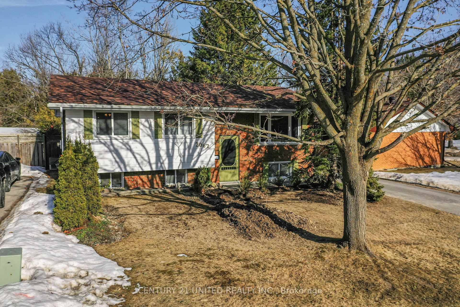 This charming 2 1 bedroom bungalow is located in the sought after West End of Peterborough.