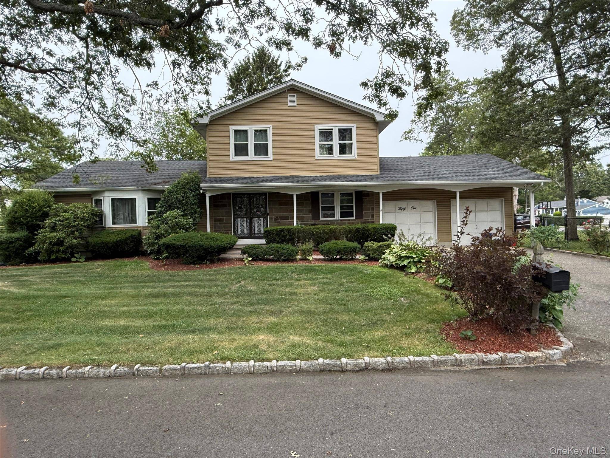 Super Colonial Centrally Located.