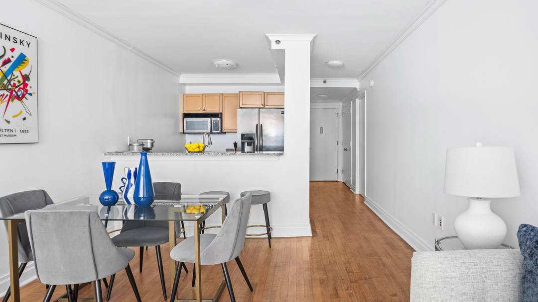 Spacious 1 bedroom, 1. 5 bath condo located in the highly desirable Chartwell House Condominium.