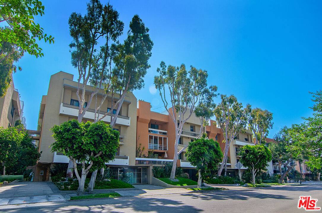 740  N Kings Rd 1BR Sunset Strip La