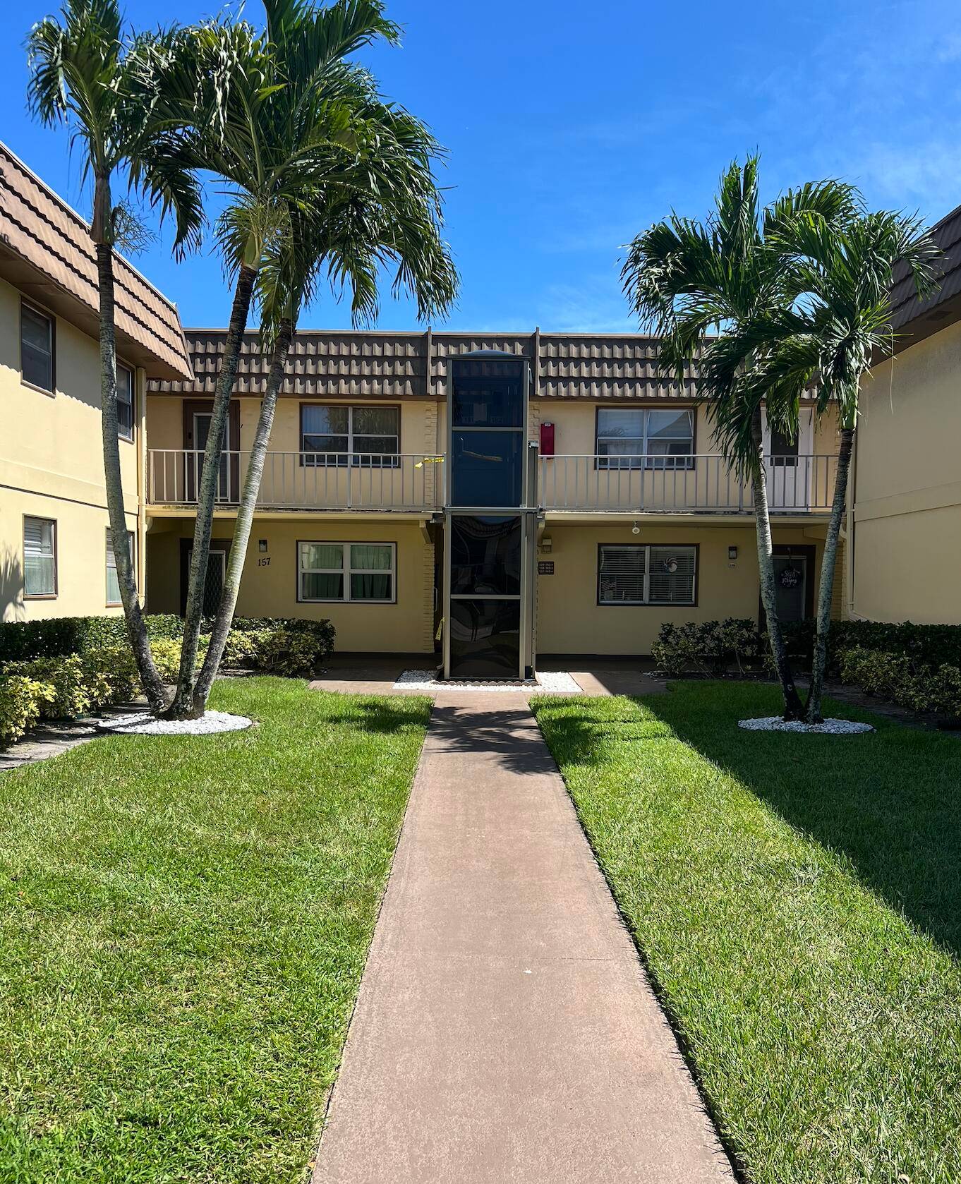 Beautifully updated corner unit 2BR 2BA condo in the desirable Kings Point.