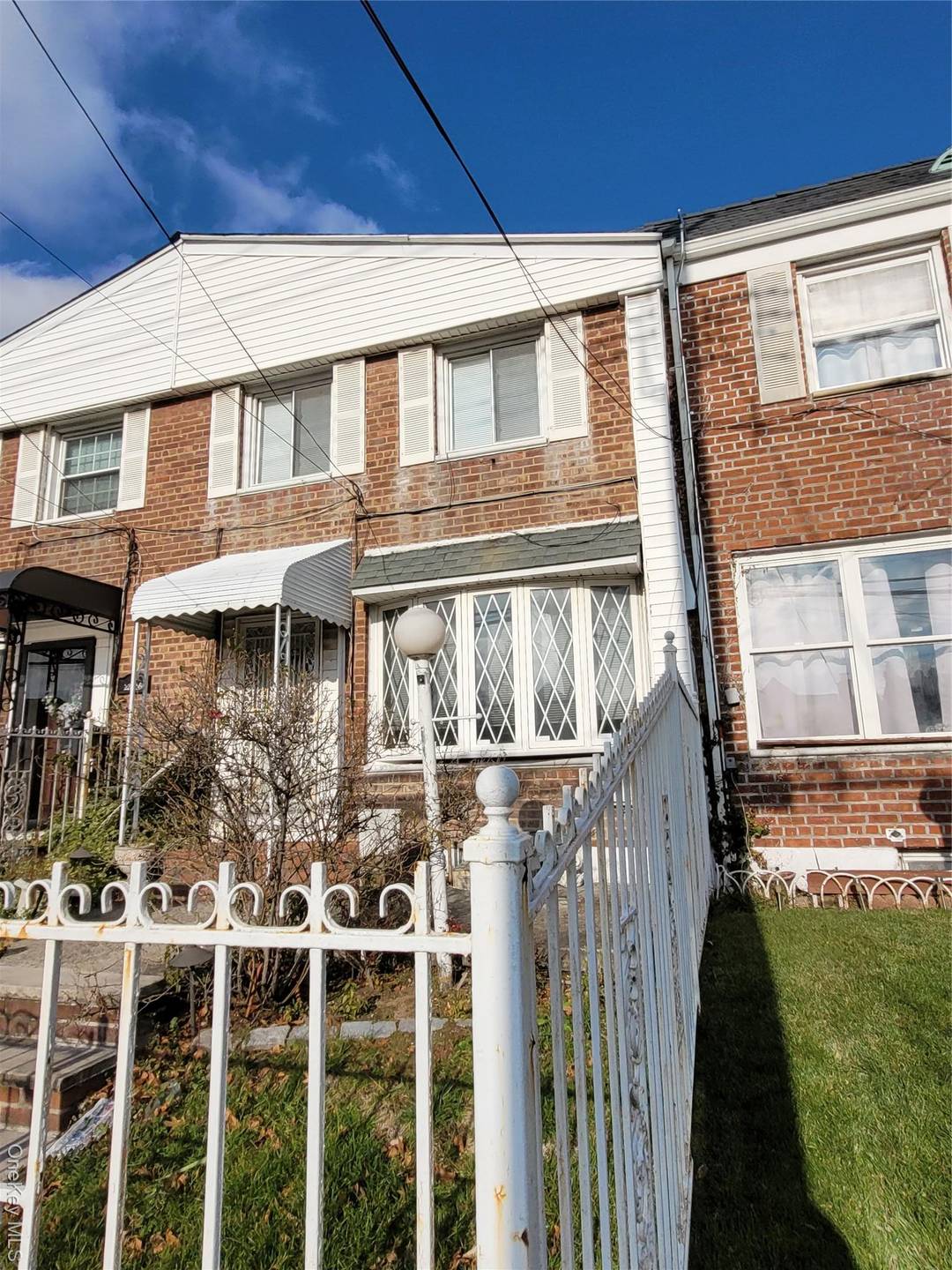 LOCATION IS A PLUS ! ! ! Welcome to this beautiful Single Family Home located in the heart of Laurelton, where the location is very convenient for you.