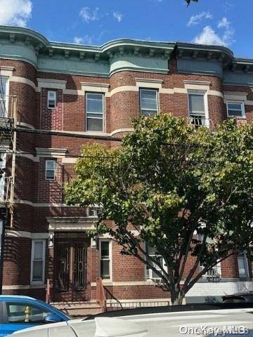 Prime Location ! ! Excellent Investment Opportunity in the Heart of Astoria.