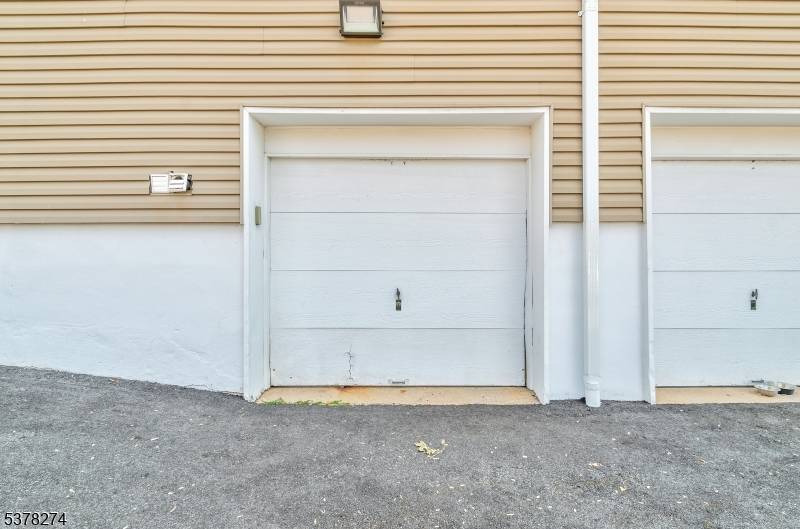 Welcome to this beautifully maintained 2 bedrooms, 1 bath condo in Belleville.