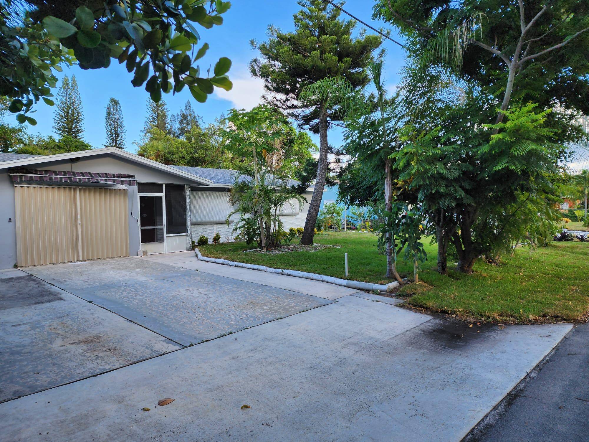 Great opportunity to own a single family home in east Boynton in the Crestview area !