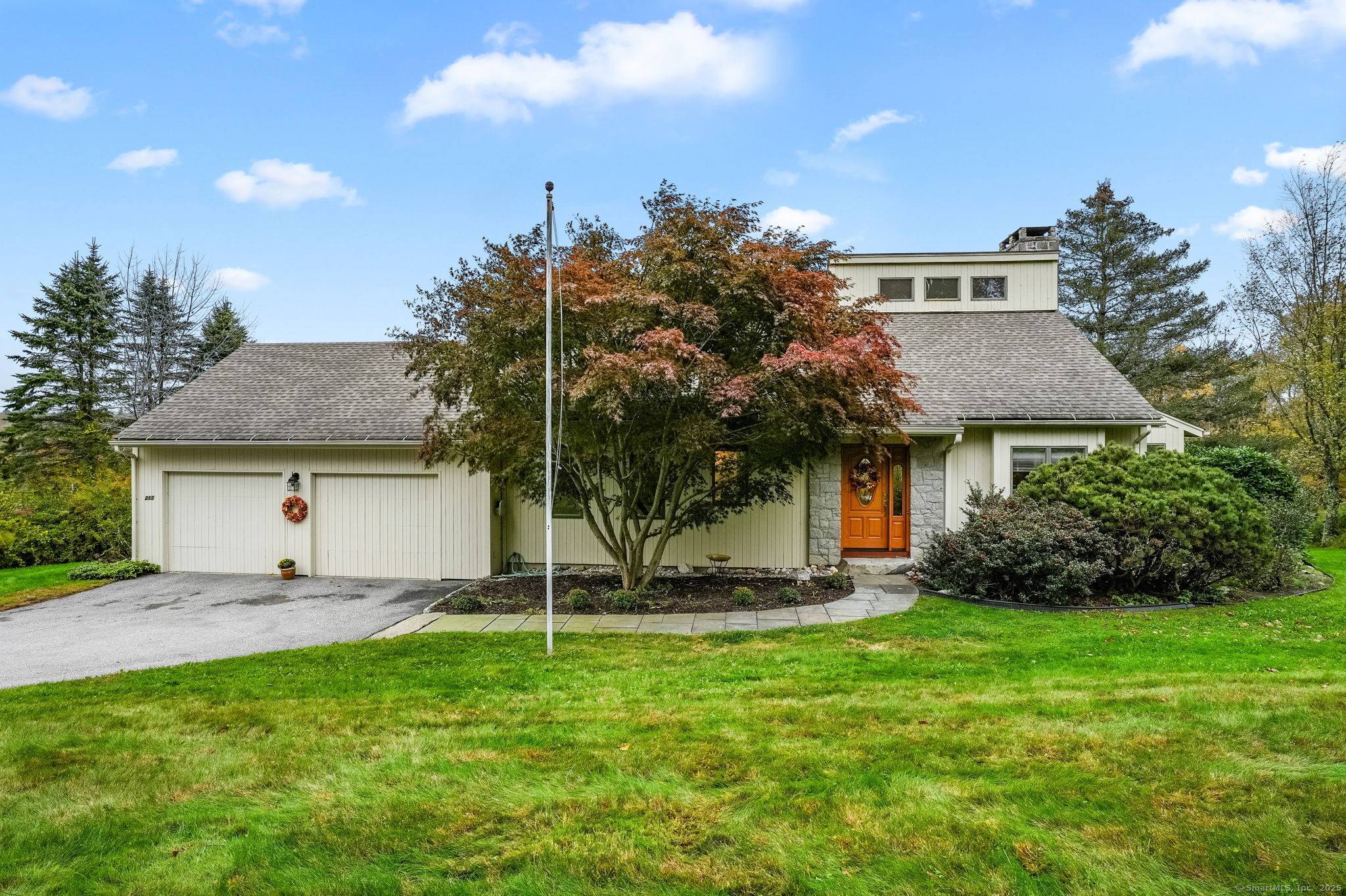 Charming 2 Bedroom Home on 2.