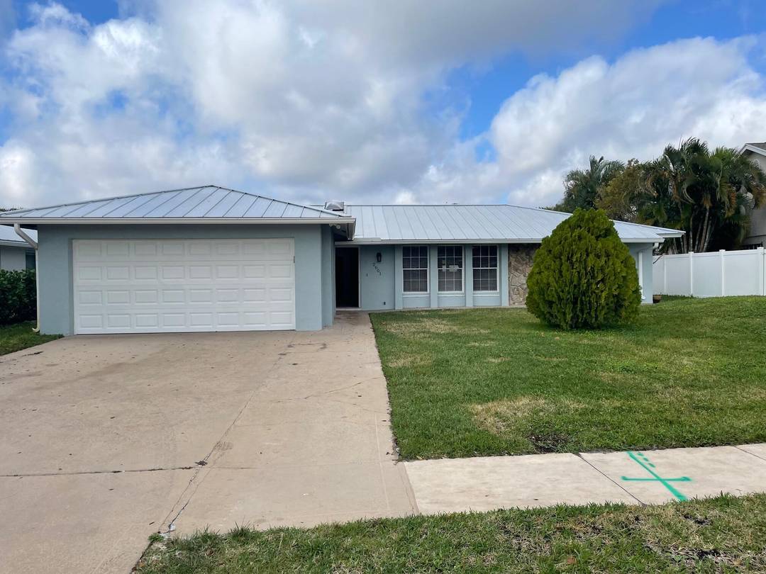 Beautiful 3 bedroom, 2 Bath home and two car garage fully furnished home recently remodeled and completely painted, close to Palm Beach international Airport, Beaches, Shopping, downtown West Palm Beach.