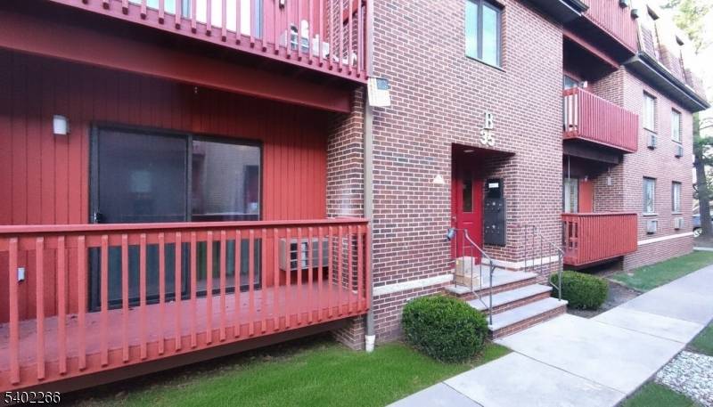 Modern Comfort Prime Location !