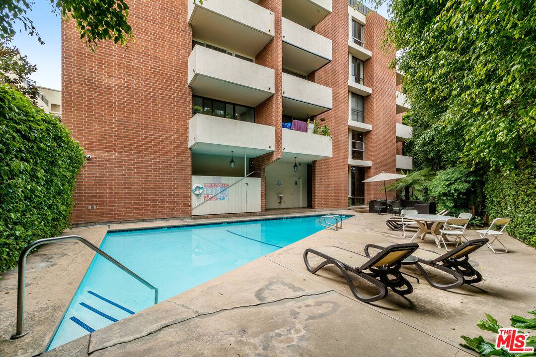 11750  W Sunset Blvd 1BR Brentwood La