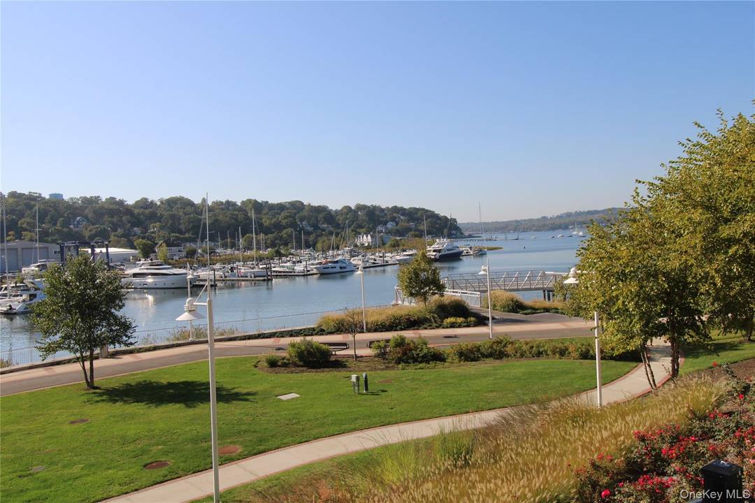 Luxury waterfront living at The Beacon at Garvies Point !