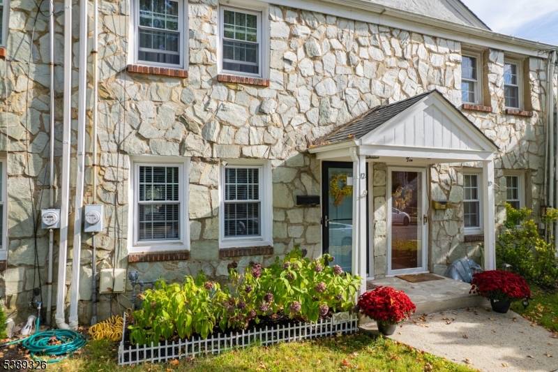 Welcome to this stunning 2 BR in pristine condition, blending modern elegance w thoughtful design.