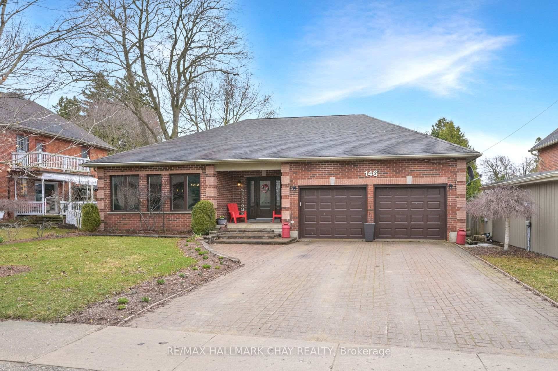 SPACIOUS ALL BRICK BUNGALOW ON A GENEROUS LOT IN ARTHUR !
