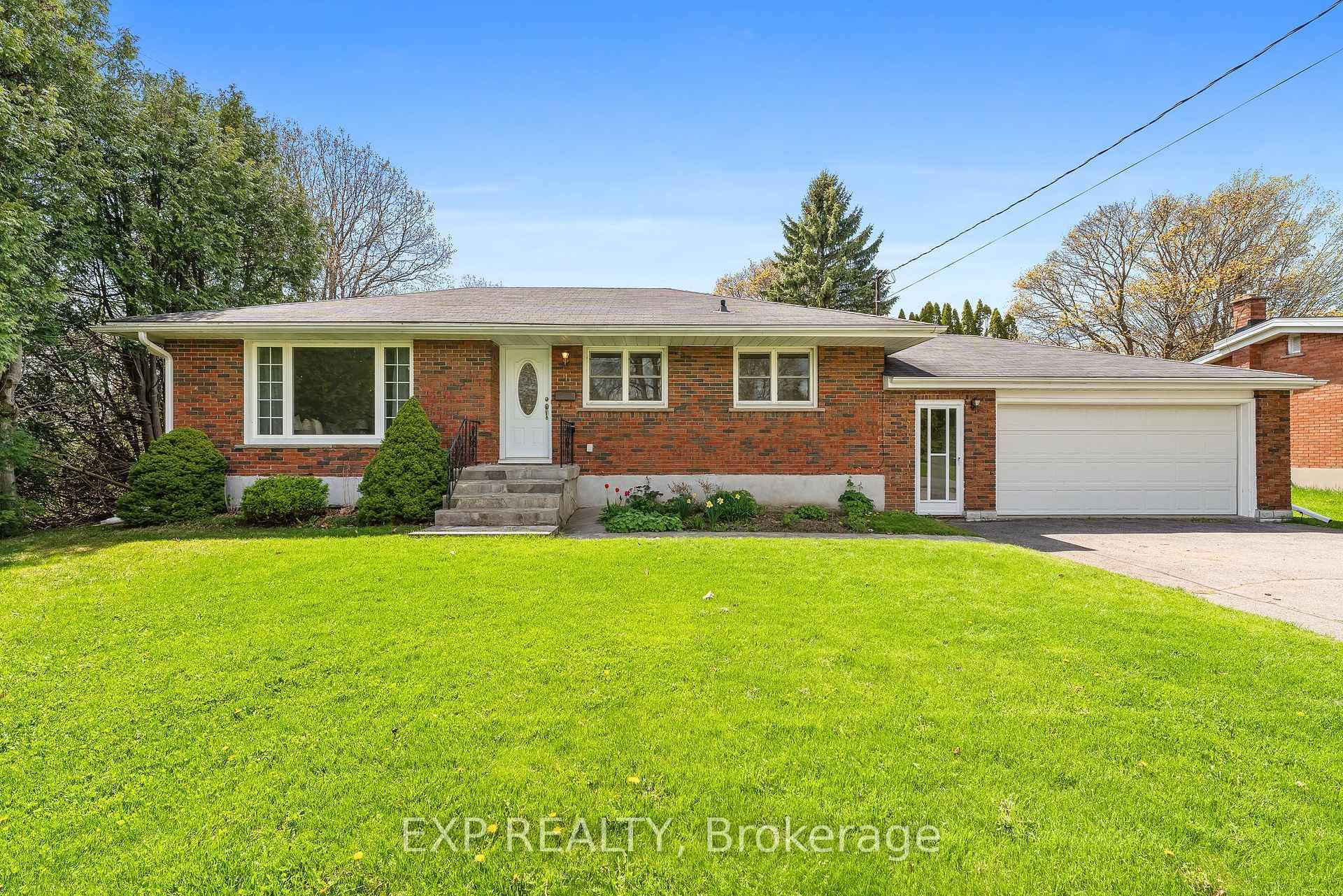 Welcome to 1 Heneage Street, located in one of Port Hopes most traditional family friendly neighborhoods.
