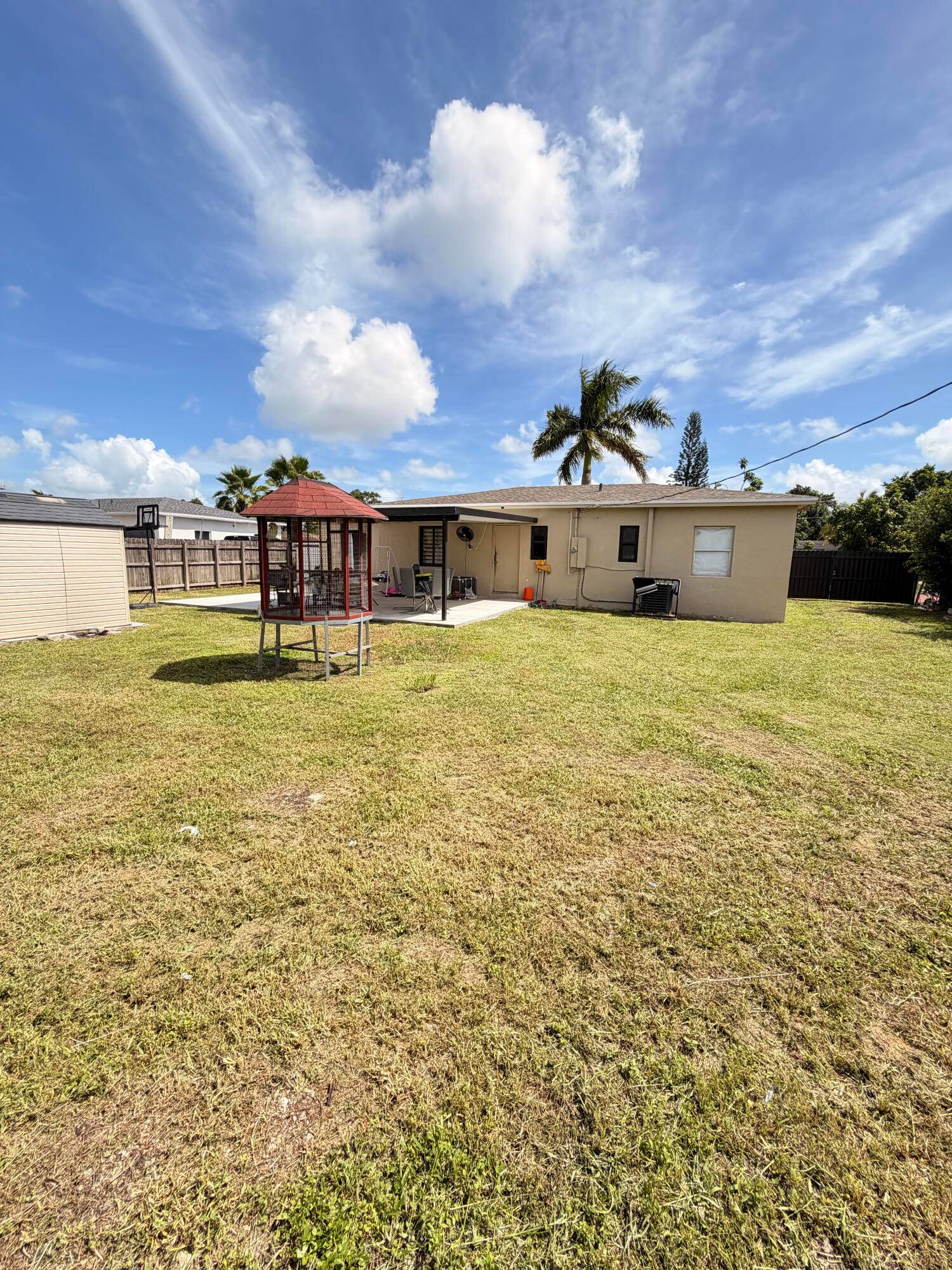 Beautiful Home with a Spacious Yard !