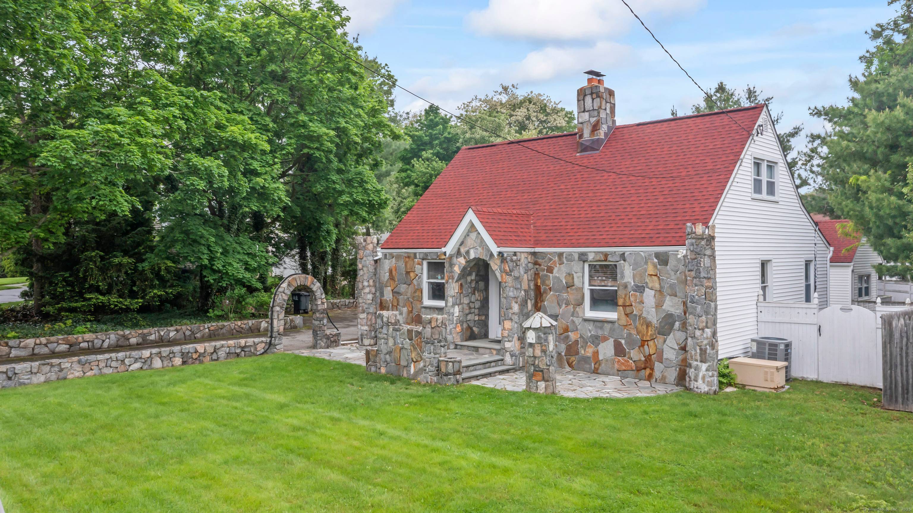 Welcome to 99 Bouton Street West, one of Stamford's most popular neighborhoods Springdale.