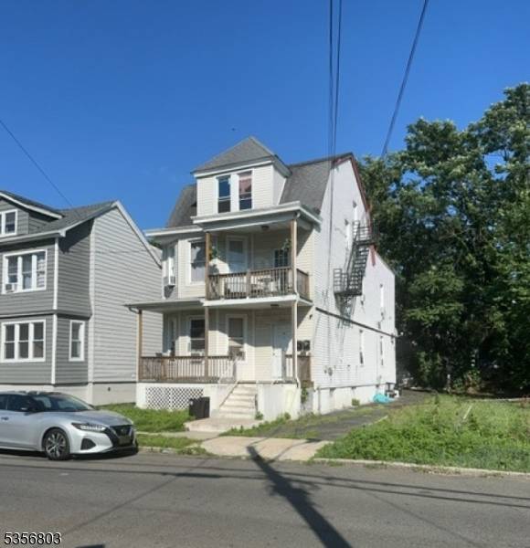 Excellent investment or owner occupant opportunity in Newark !