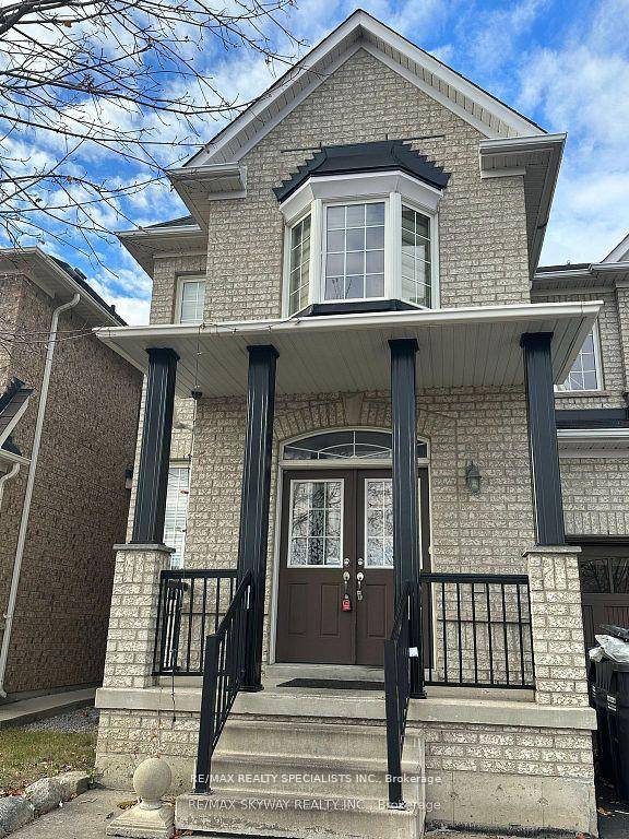 Stunning detached home located in the highly desirable Springdale community !