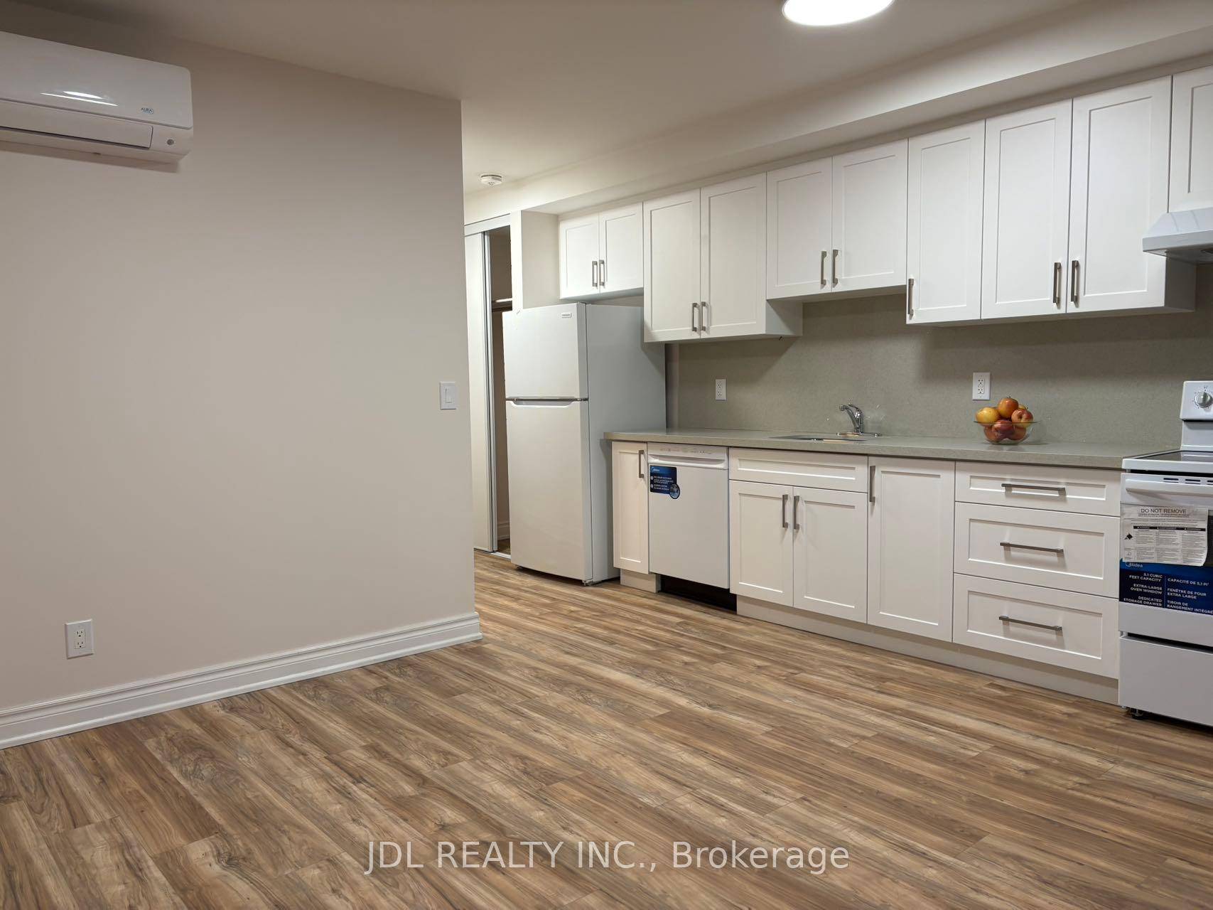 Welcome to 5 Harris Avenue Modern Living in East Toronto !