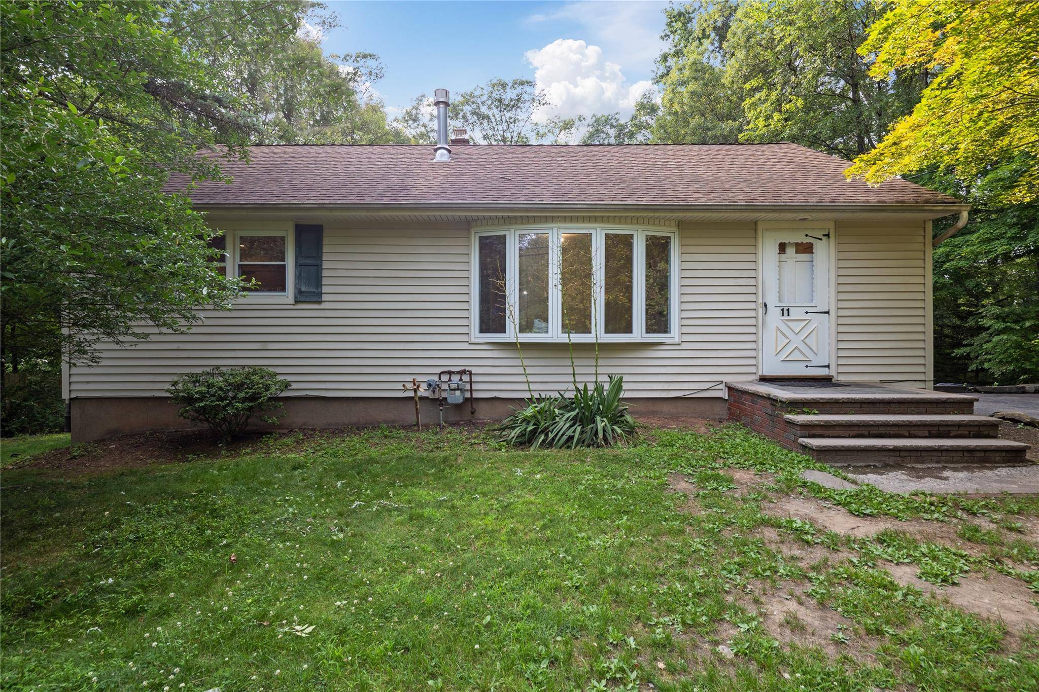 Charming ranch style house in the highly desirable Chestnut Ridge neighborhood.