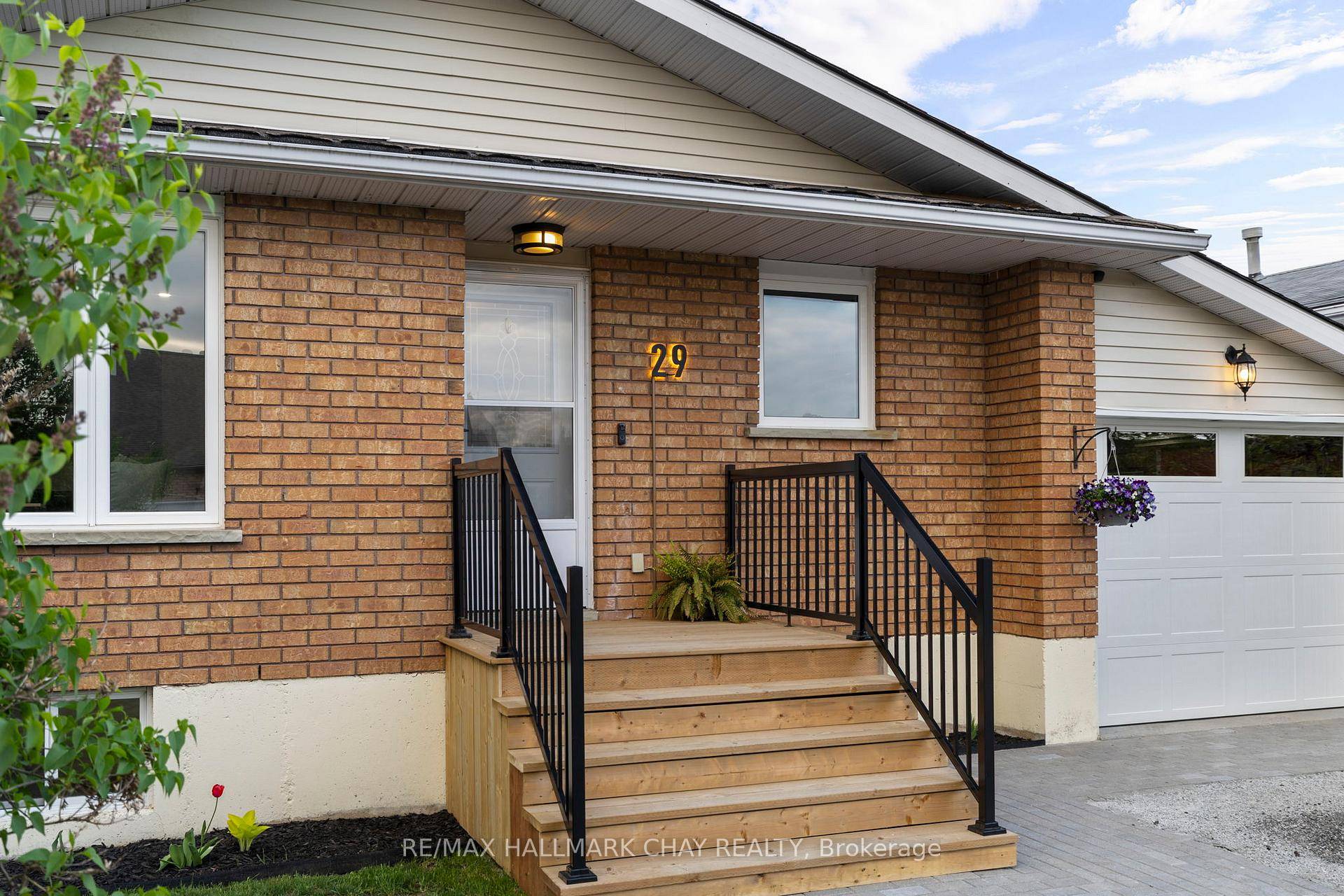 Welcome to 29 Jennings. This upgraded 5 bedroom, 2 bath gem in a quiet, family friendly neighbourhood features 3 spacious bedrooms upstairs, 2 downstairs, his and hers walk in closets ...