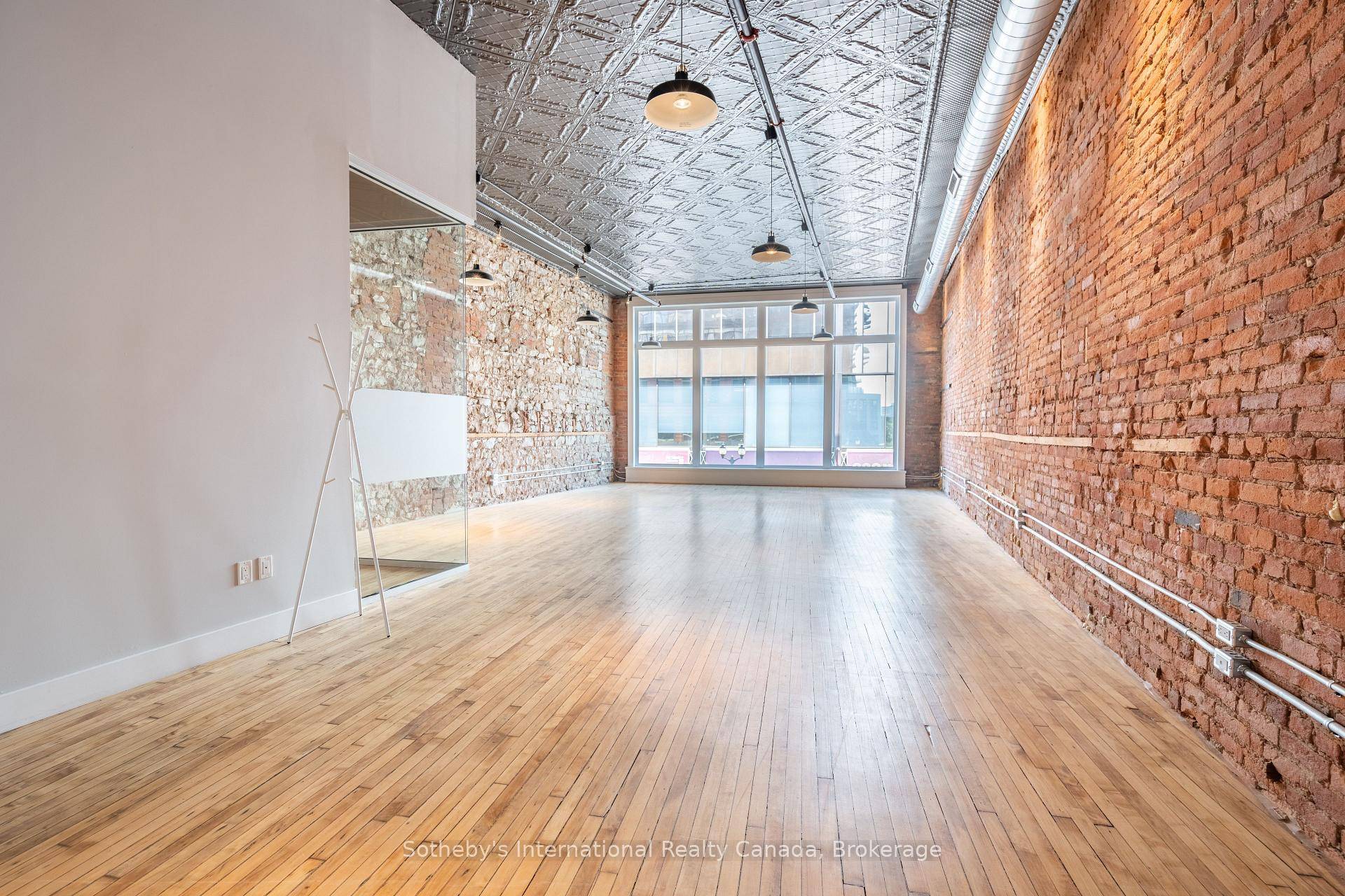 1, 000 square foot office available at the prestigious King James building !