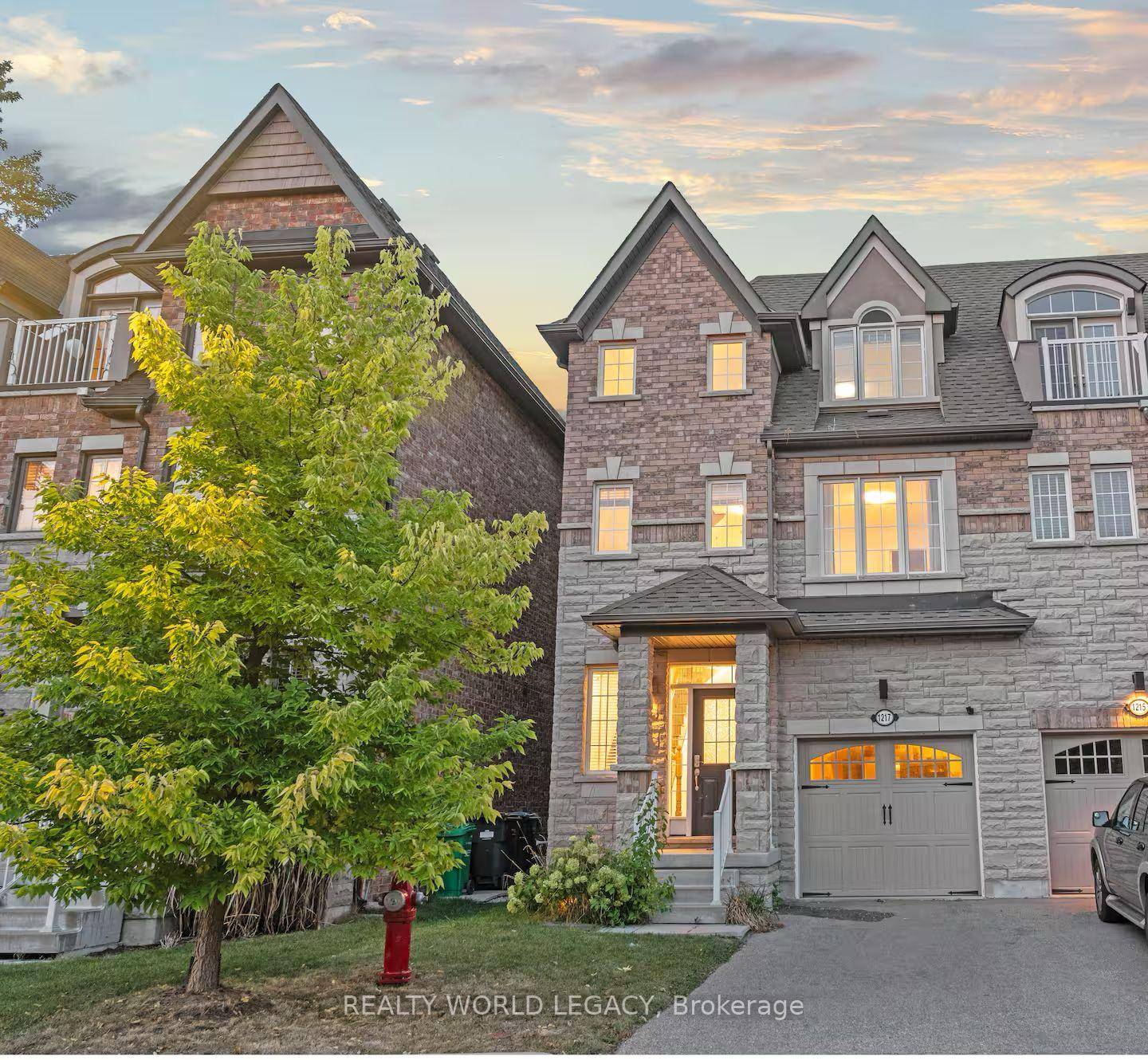 Stunning 3 storey semi detached with 3 bedrooms plus loft backing onto golf course.
