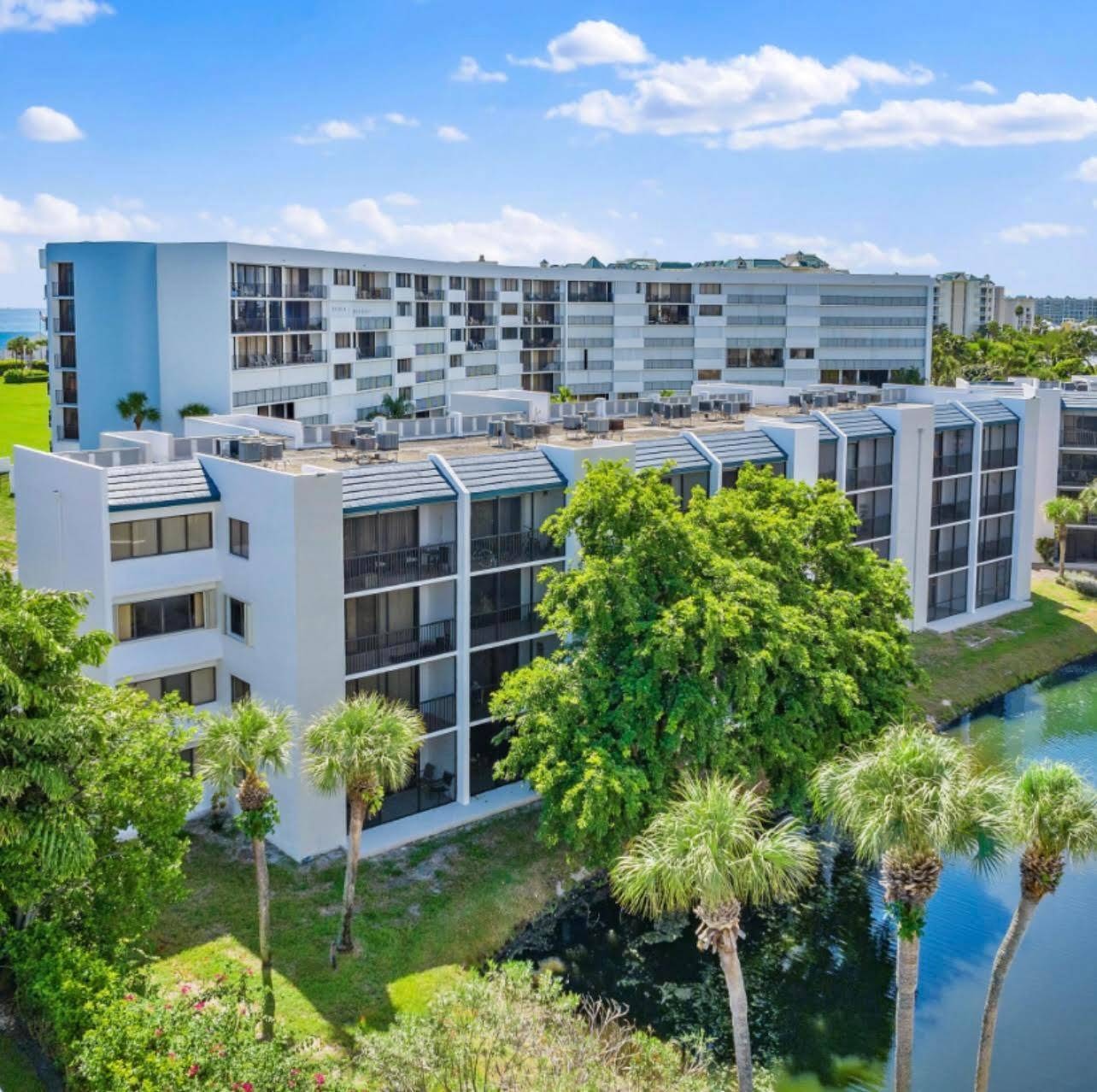BEAUTIFULLY, newly renovated, fully furnished one bedroom one bathroom that is a very short distance from the beautiful turquoise waters of Jupiter Beach.