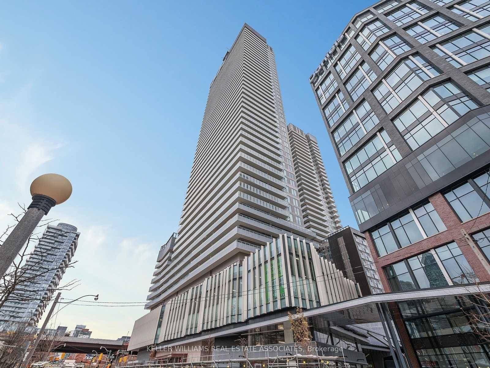 Luxury 1 bedroom condo with stunning views on the 39th floor.