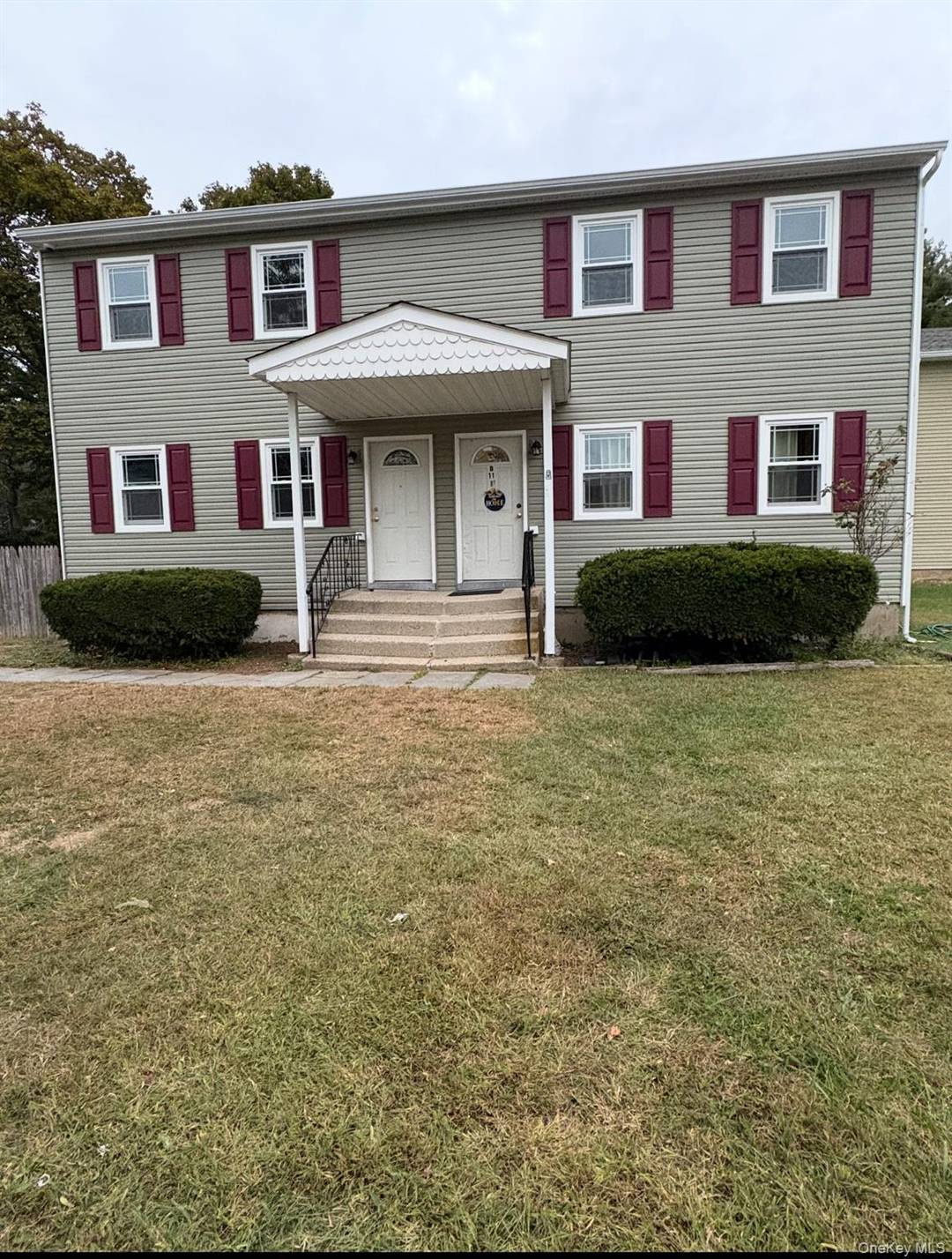 Beautifully Renovated 3 Bedroom Duplex in Quiet Cul de Sac Discover this completely renovated 3 bedroom, 2 bathroom duplex nestled in a peaceful cul de sac location.