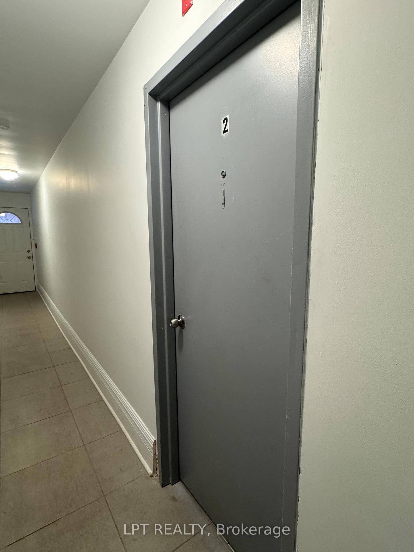 Renovated 2 Bedroom Apartment With Modern Decor.