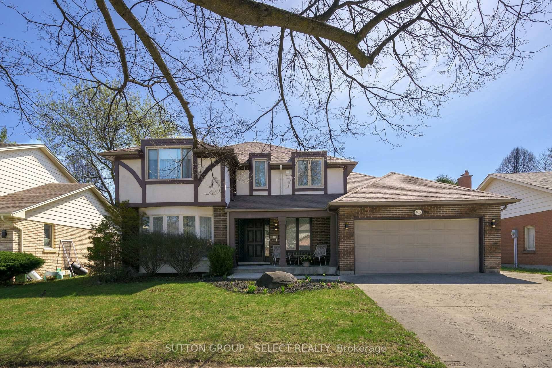 Impeccably maintained and move in ready 2 storey home offering 4 1 bedrooms amp ; 3.