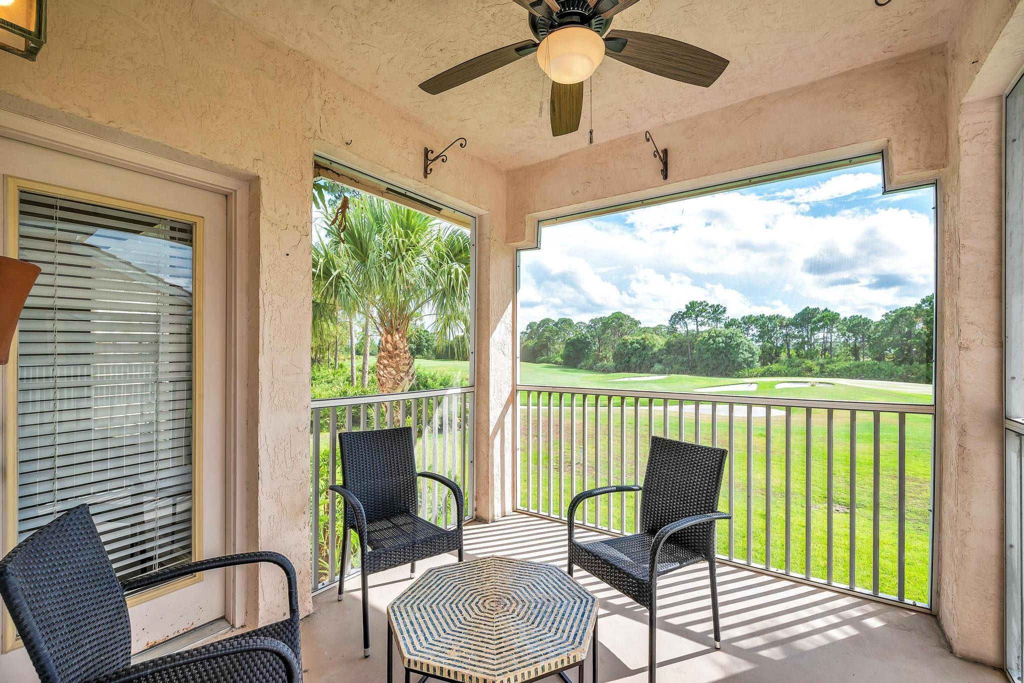 SPECTACULAR GOLF VIEWS. Perfect for investors.