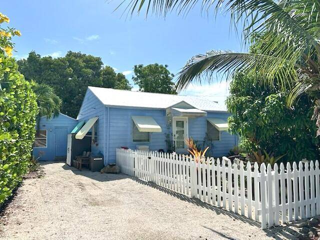 Fantastic opportunity for INVESTOR or BUILDER !