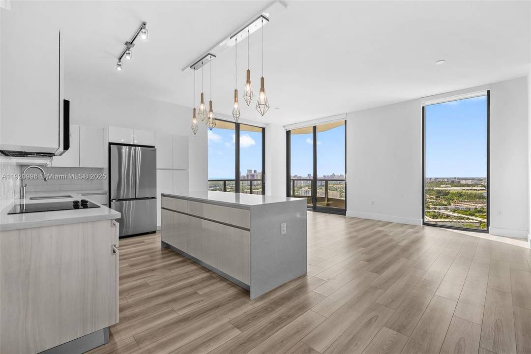 Experience branded living at Mondrian Hallandale Beach Residences sophisticated, move in ready condos that bring Mondrian s globally celebrated design and service to the heart of Hallandale.