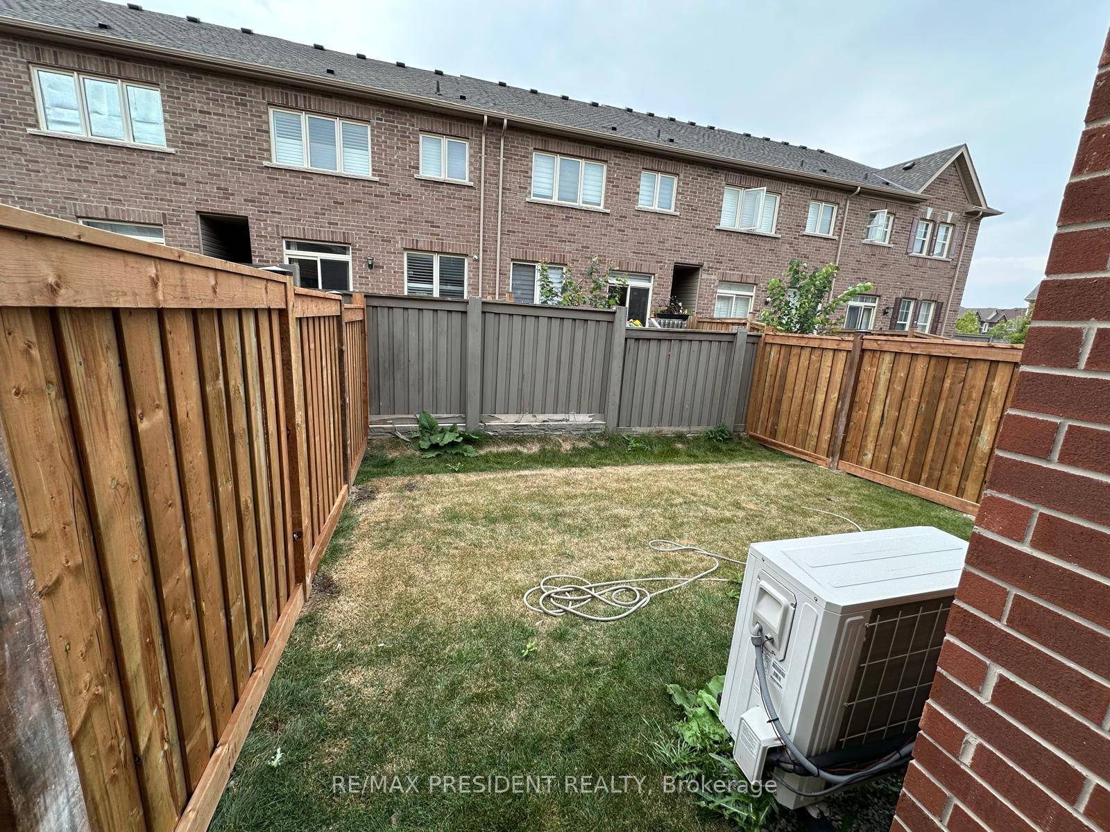 Welcome to this beautifully maintained 2 storey townhouse built by Mattamy Homes, offering comfort, convenience, and style.
