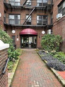 Nestled in the heart of Forest Hills, this well maintained, one bedroom, one full bathroom condo is located in a very convenient area on Austin Street !