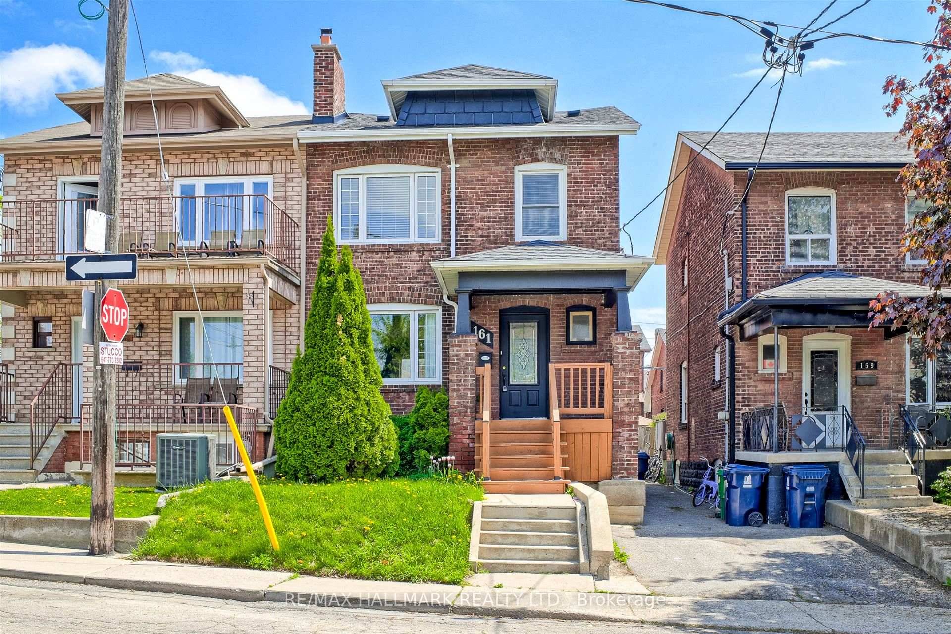 Charming amp ; Updated Semi in the Heart of Caledonia Fairbank.