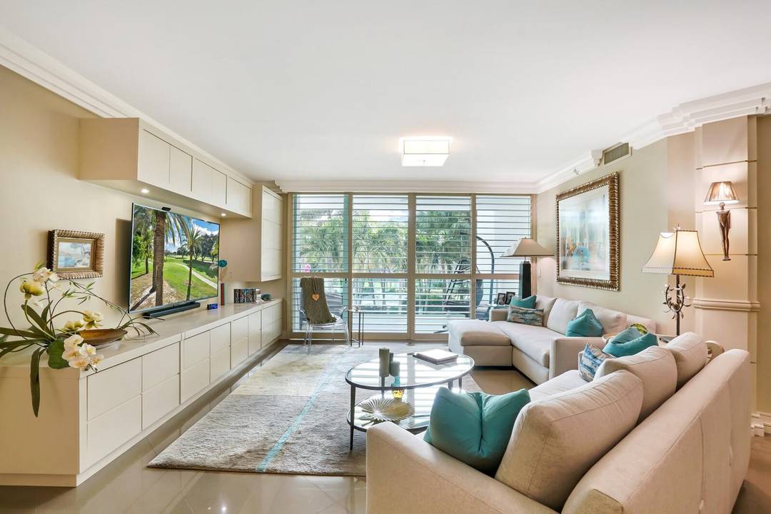 Welcome to Townsend Place, one of Downtown Boca Raton's most prestigious and discrete condominium buildings where elegance meets convenience.