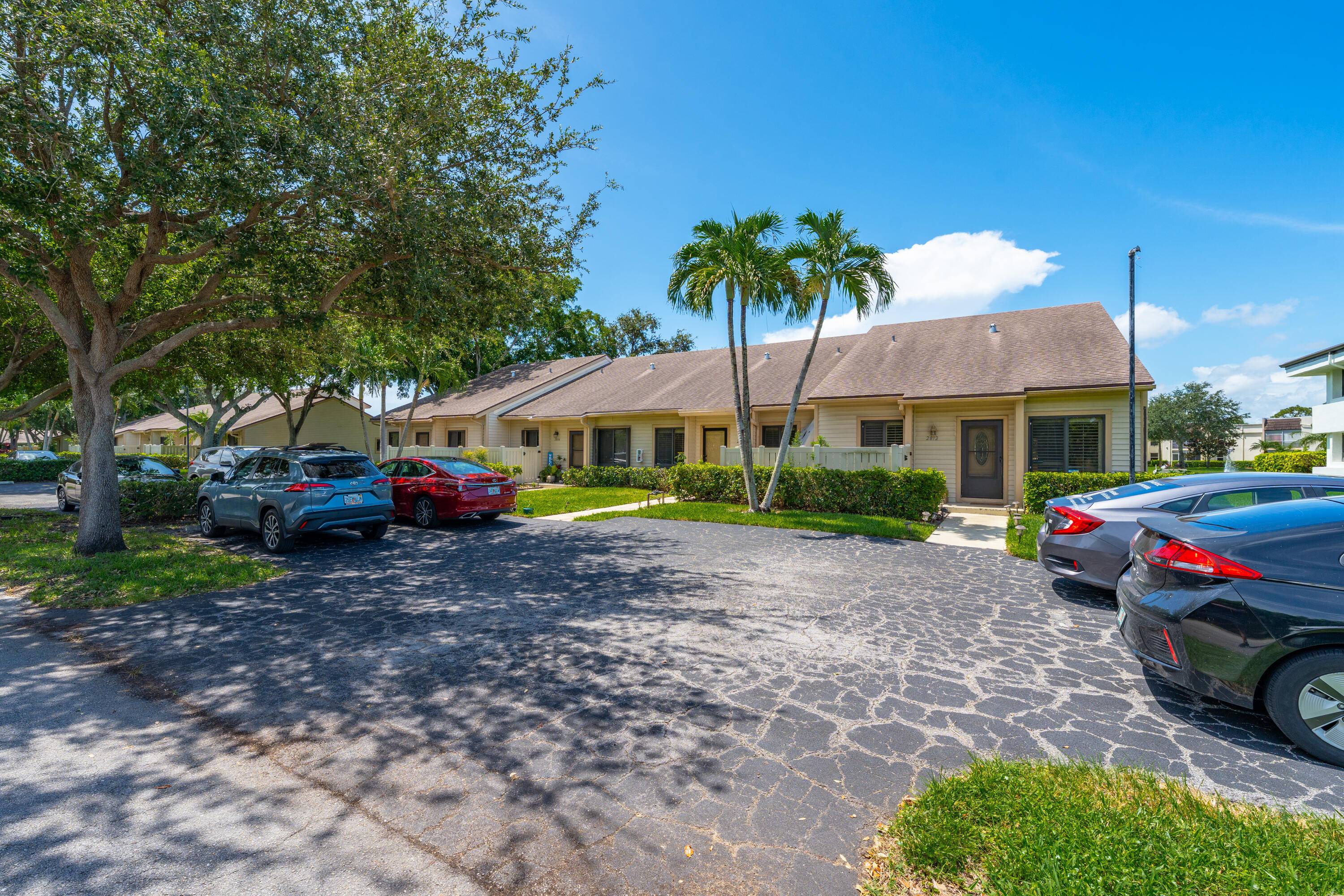 Beautiful Lakefront townhome in Trendy Delray Beach The Village by the Sea Upgraded Kitchen and master bath.