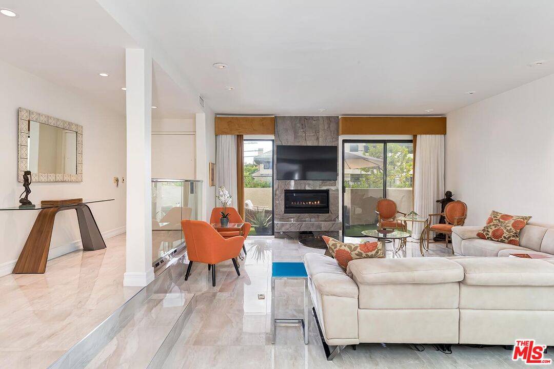 2172 Century Hl 2BR Beverlywood La