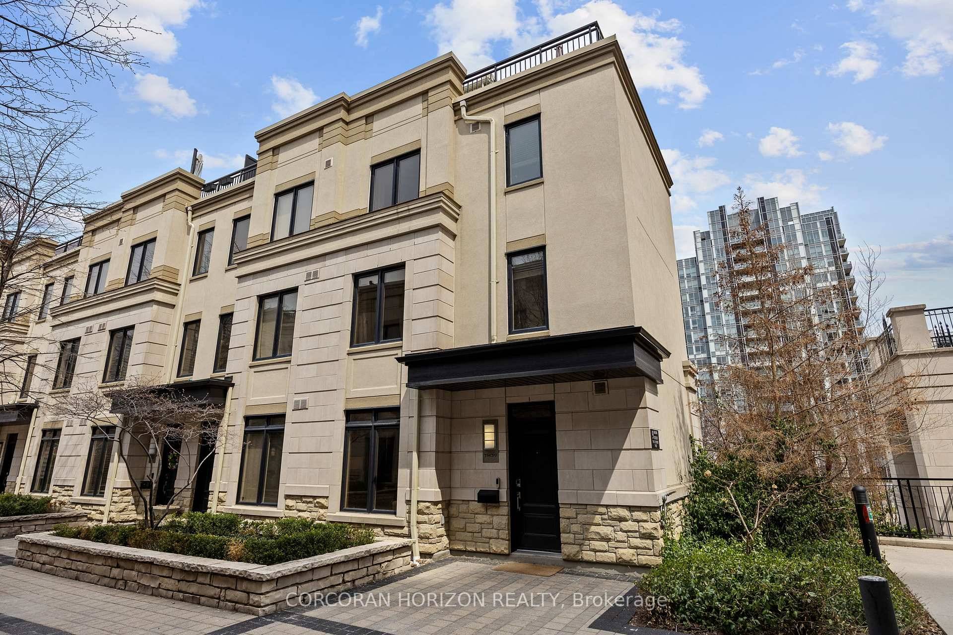 Stylish Turn Key End unit Townhouse in a Prime North York Location !