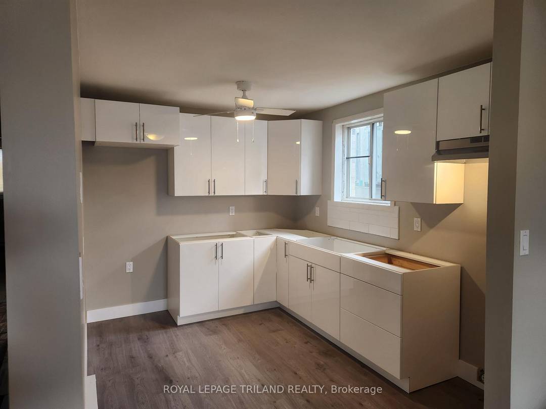 Experience comfort and modern living in this fully renovated two bedroom, one four piece bathroom unit located on a quiet cul de sac street.