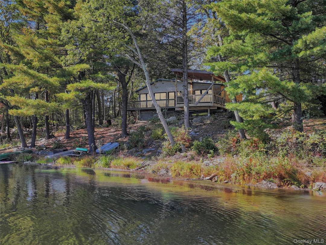 Escape to Nature on Hawthorne Lake Discover lakeside serenity just 90 minutes from NYC in this beautifully renovated ranch on scenic Hawthorne Lake, tucked within Orange County.