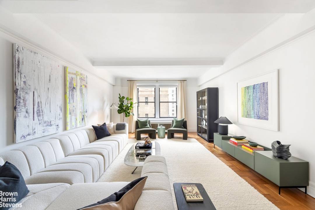 A beautifully proportioned corner classic six, this gracious residence has been lovingly maintained in its original condition.