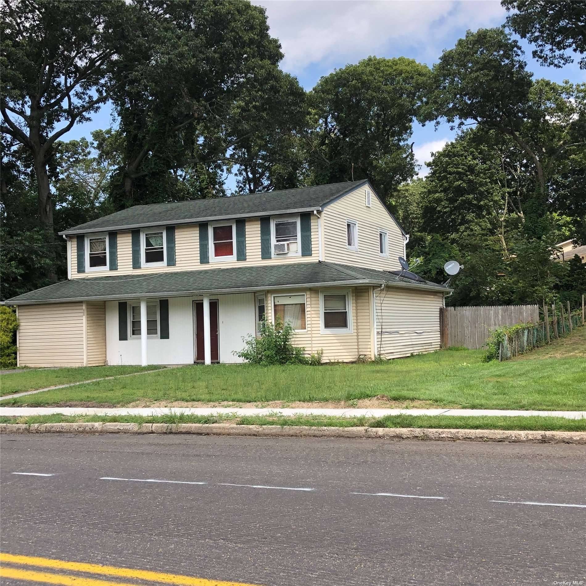 THIS HOME OFFERS 7 BEDROOMS 2 FULL BATH GREAT BACK YARD FOR ENTERTAINING.