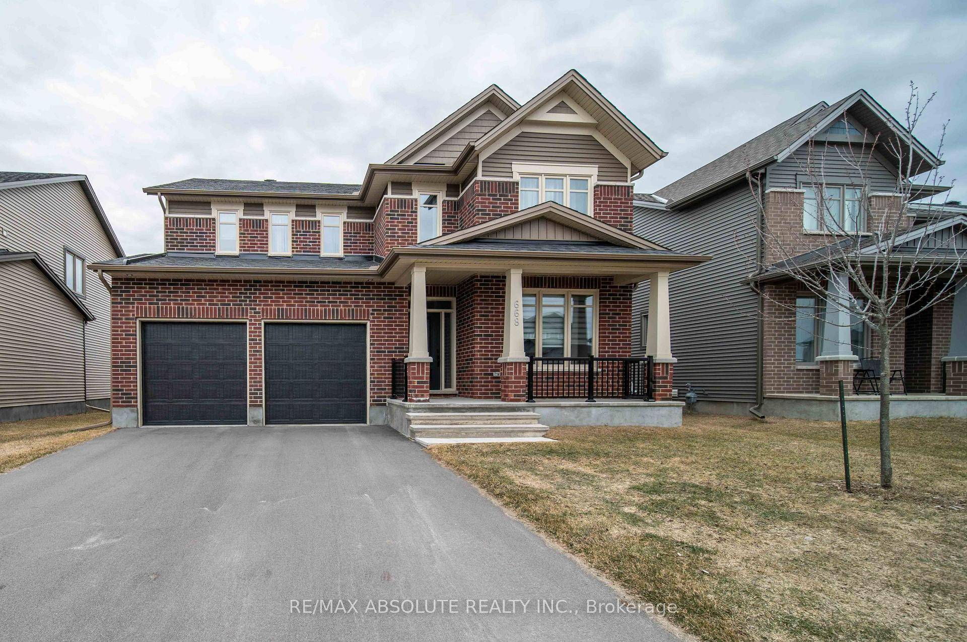 Beautiful 4 Bedroom Tartan Summerhill Home in Family Friendly Community !