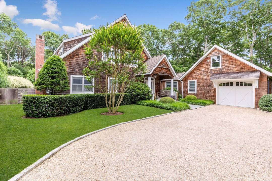 Wainscott 4 Bedroom Immaculate Traditional With Pool