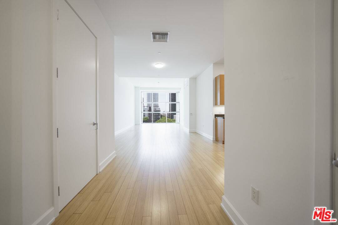 3223 W 6th St 2BR La