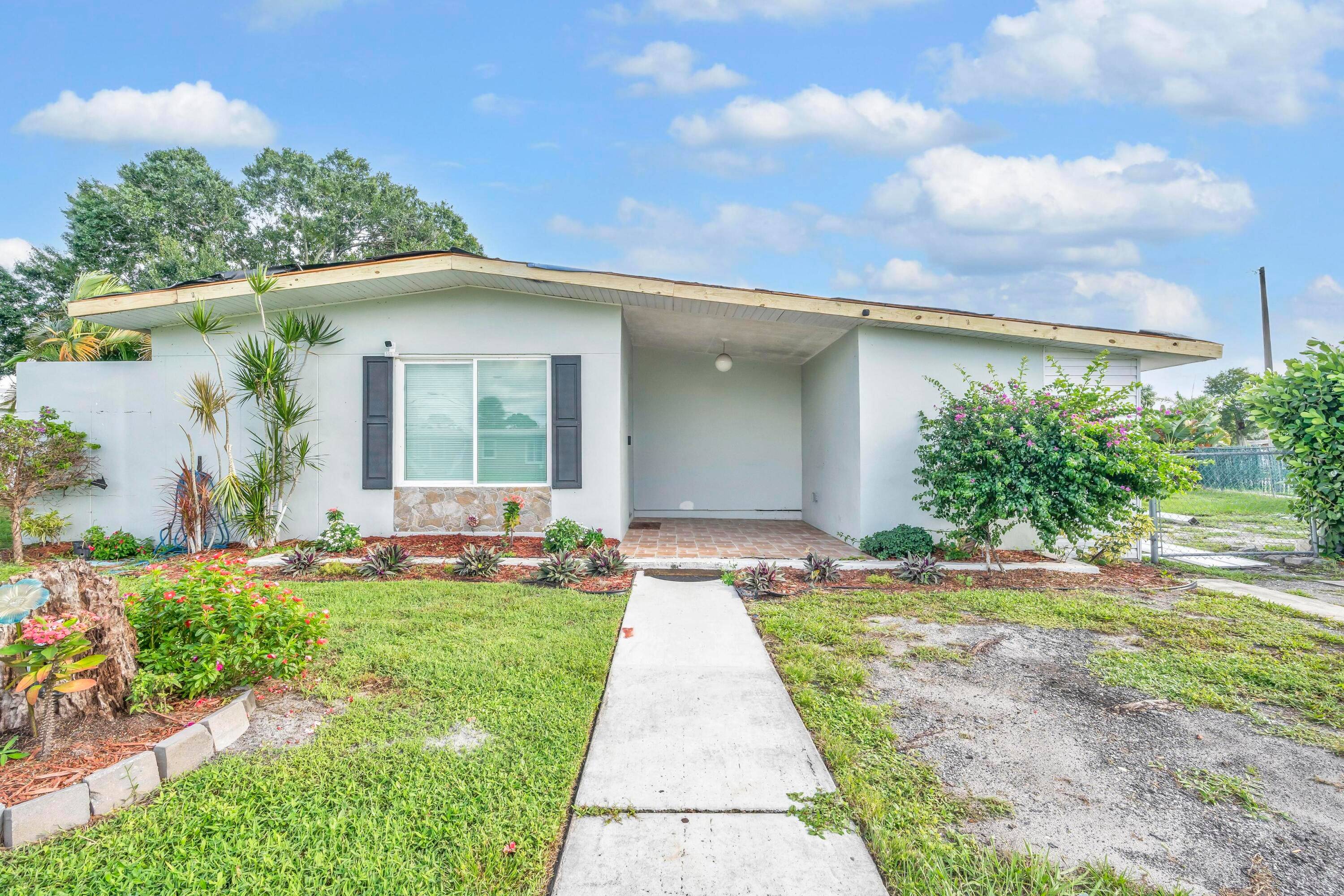 Charming 4 Bedroom CBS Home with Brand New Roof Prime Location, NO HOA !