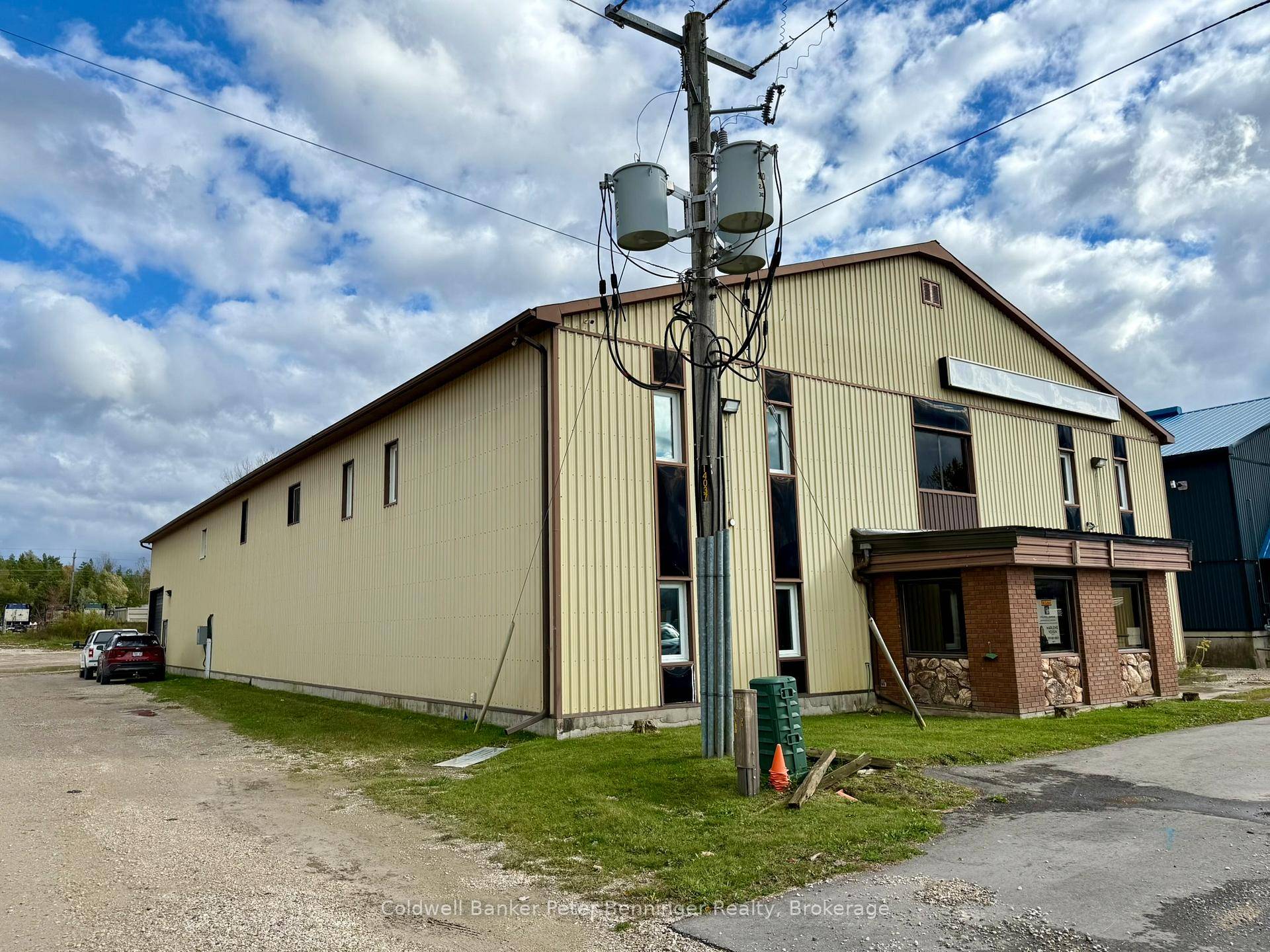 This is a great commercial spot waiting for someone to lease and start their new business or bring your existing business here.